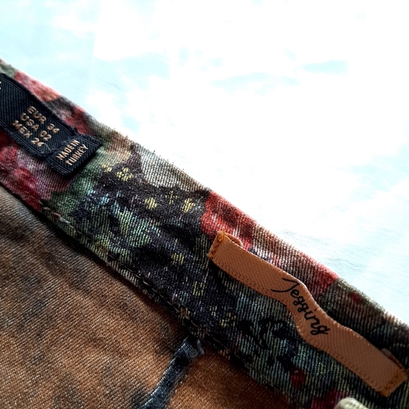 Zara | Floral Multi color jean jegging skinny with bronze zipper accents - Picture 11 of 11